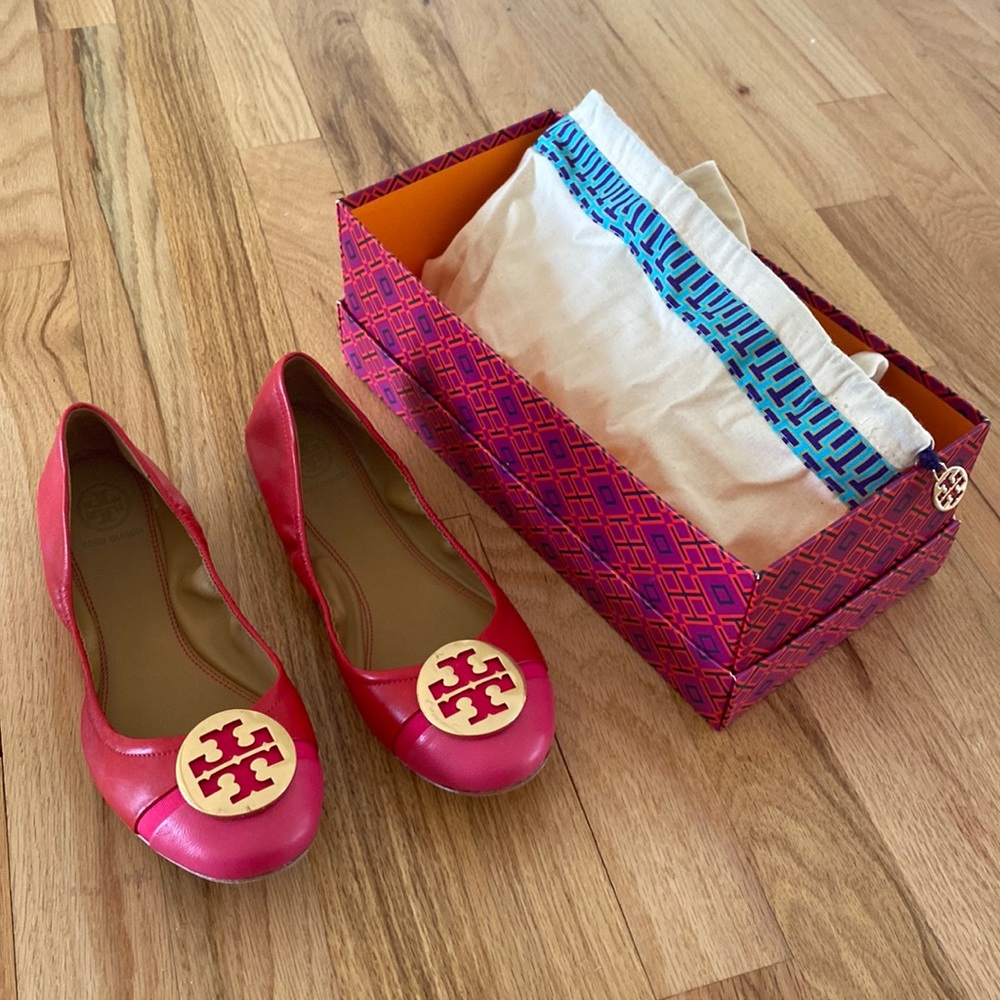 Tory Burch Minnie Cap-Toe Ballet Shoe in Red & Pink